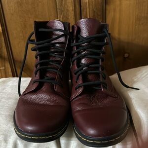 Dr Martins Burgundy size 8 women’s
